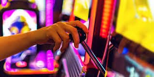 Pertama4D koleksi permainan slot dan live casino terlengkap